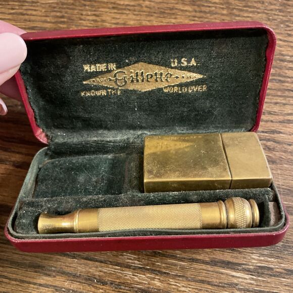 Vintage Gillette Razor Gold Tone Red Case Green Felt USA Made - Picture 3 of 10